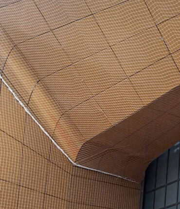 Pose de filets de sécurité pour la rénovation d'une façade d'une grande surface, centre commercial Acrobat Travaux travaux Vieille Toulouse, Lacroix Falgarde