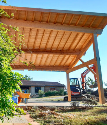 Acrobat Travaux propose la rénovation ou la mise en place de votre charpente et des tuiles sur votre toiture sur Toulouse, Vieille Toulouse et Lacroix Falgarde