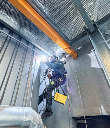 Acrobat Travaux intervient pour la mise en place de système de sécurité, ligne de vie sur les bâtiments industriels de manière ponctuelle ou en maintenance régulière sur Toulouse, Blagnac, Labège et Midi-Pyrénées