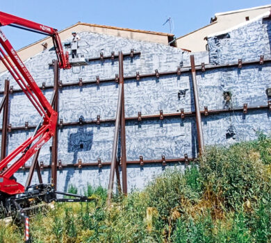 Acrobat Travaux intervient sur les ouvrages en hauteur, pont, bâtiment, structure où les accès peuvent être difficiles pour la dépose de capteurs inclinométriques et fissuromètres électroniques sur des bâtiments ou des édifices publics et privés sur la région toulousaine, au centre ville et dans les zones industrielles