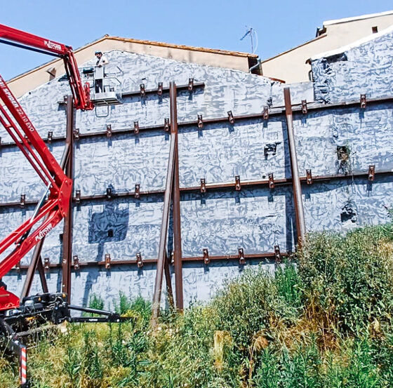 Acrobat Travaux intervient sur les ouvrages en hauteur, pont, bâtiment, structure où les accès peuvent être difficiles pour la dépose de capteurs inclinométriques et fissuromètres électroniques sur des bâtiments ou des édifices publics et privés sur la région toulousaine, au centre ville et dans les zones industrielles