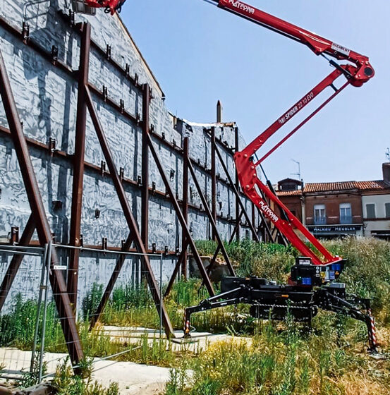 Acrobat Travaux intervient sur les ouvrages en hauteur, pont, bâtiment, structure où les accès peuvent être difficiles pour la dépose de capteurs inclinométriques et fissuromètres électroniques sur des bâtiments ou des édifices publics et privés sur la région toulousaine, au centre ville et dans les zones industrielles